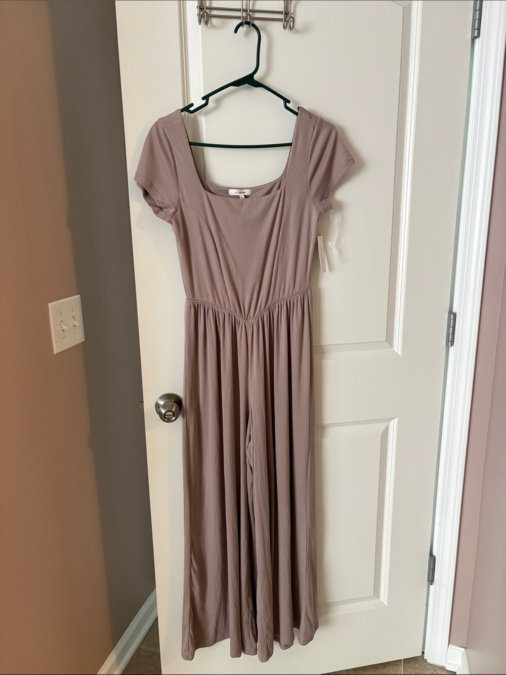 Women’s Scoop Neck Short Sleeve Jumpsuit in Mauve